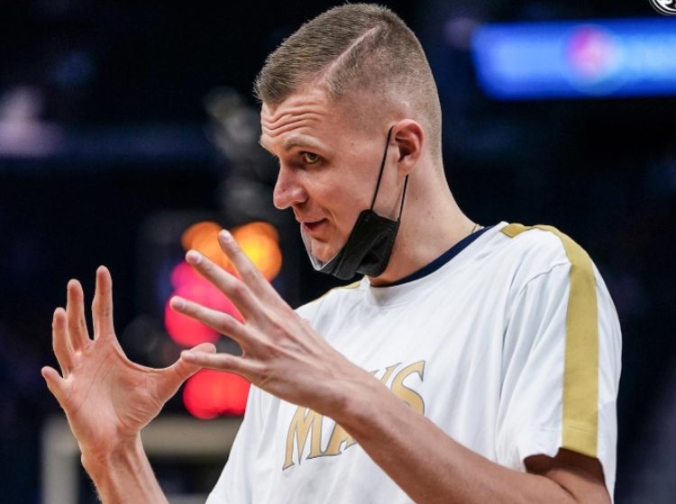 “Mavericks” apraujas uzvaru sērija (VIDEO)